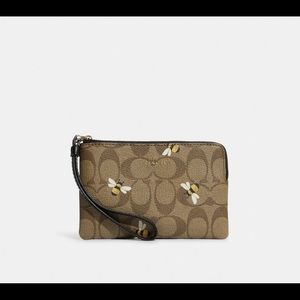 Corner Zip Wristlet In Signature Canvas With Bee Print
